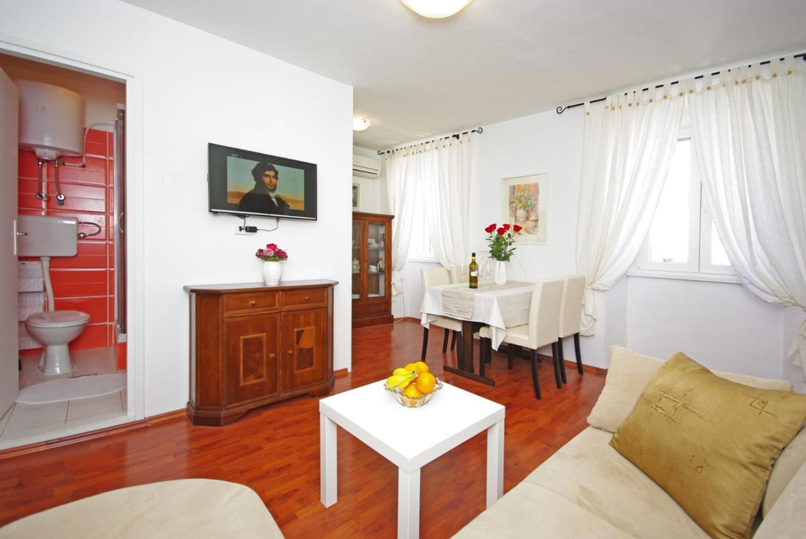 Square Apartment